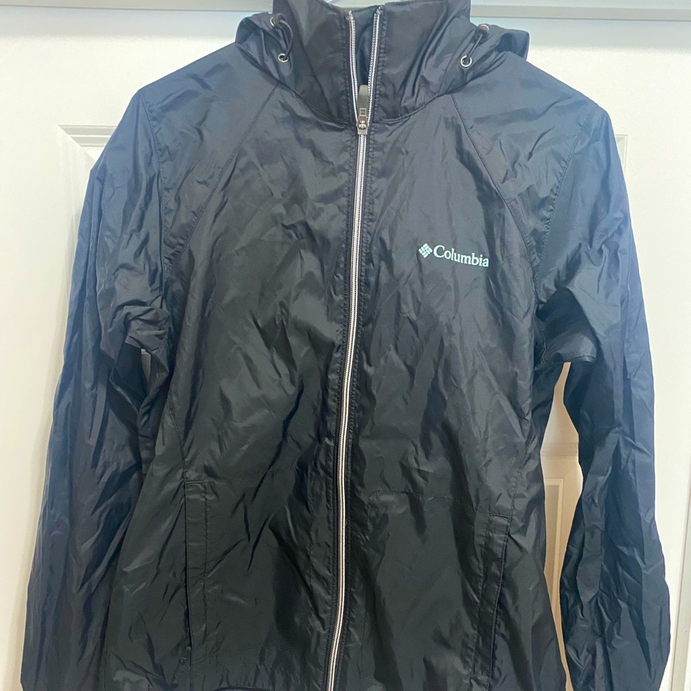 Columbia women’s rain coat with hood.